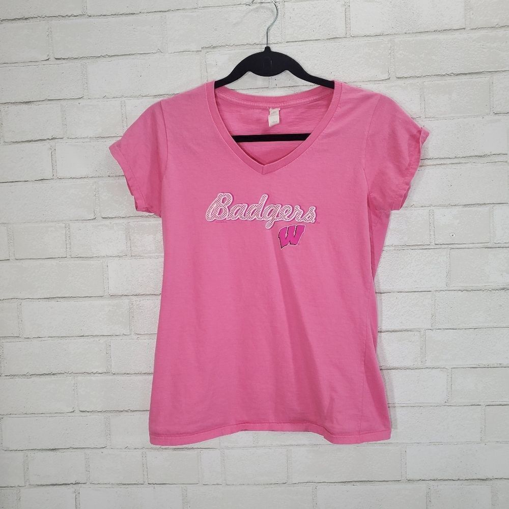 Wisconsin Badgers pink‎ graphic tee